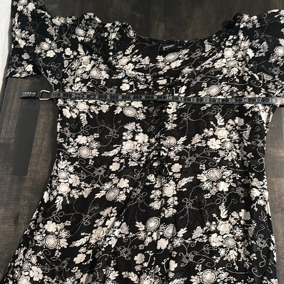 Angie Floral Lace Up Front Sheer Boho Witchy Top High Slit Sides Size Large - Picture 6 of 7